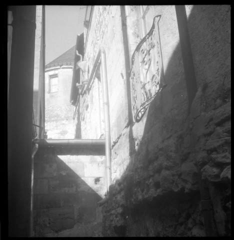 Loches, rue de la République. Maison et commerce. Travaux. Architecte : Emile Coutier. Propriétaire : M. Gaumet. Pièces écrites.