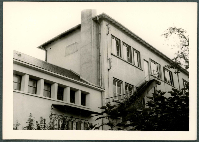 Le Mayet-de-Montagne, colonie de vacances : façade.