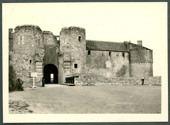 Château du Grand-Pressigny : façade.