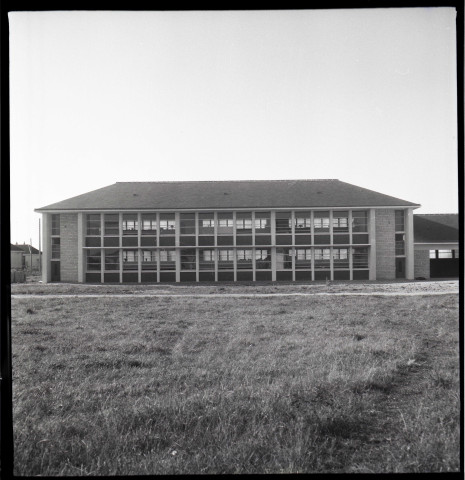 Balesmes. Groupe scolaire. Construction. Architecte : Emile Coutier. Propriétaire : Commune de Descartes. Pièces écrites.