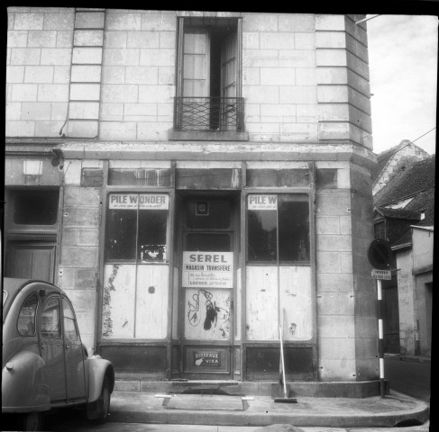 Loches, 6 rue de la République. Magasin d'optique. Modification. Architecte : Emile Coutier. Pièces écrites.