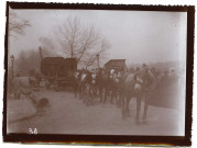 Paris. Construction de la gare d'Orsay (1898-1900) : Matériaux apportés par des voitures à chevaux.