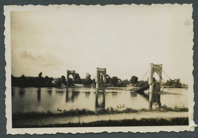 Langeais (Indre-et-Loire). Pont de Langeais détruit.