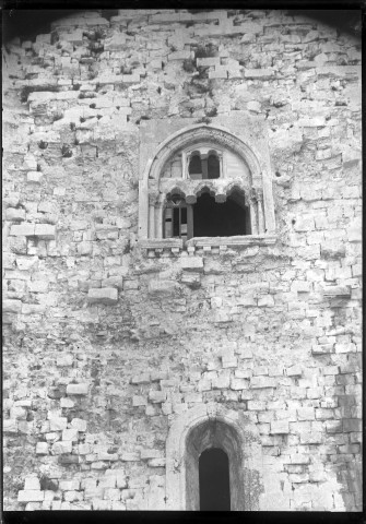 Castel del Monte. Fenêtre du 1er étage.