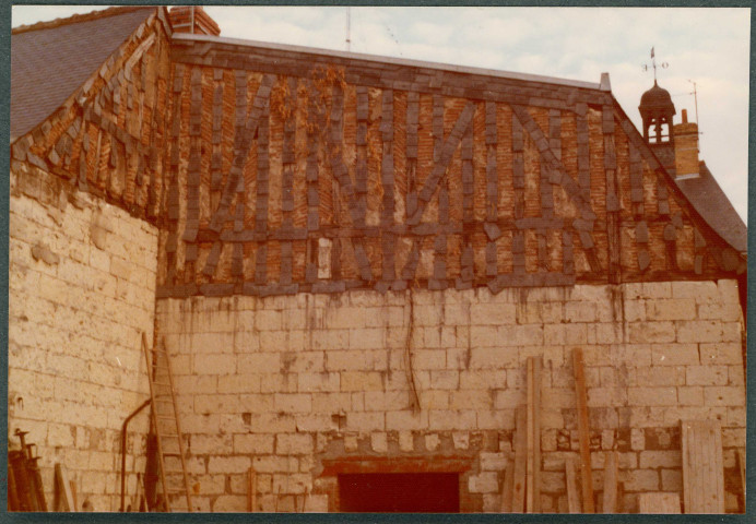 Tours, préfecture, restaurant : façade sur cour.