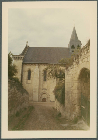 Candes-Saint-Martin, église : façade.