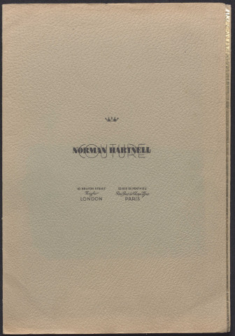 Scrapbooks : Safari en Afrique, expédition dans les Rocheuses, religion et piété, mariage du duc et de la duchesse de Windsor. Dessin d'une robe réalisée pour Fern Bedaux par Norman Hartnell.