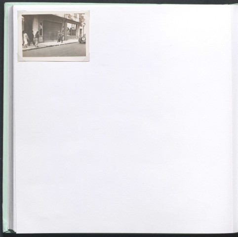 Soldats allemands [dans une rue de Tours].