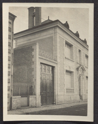 Maison, 38 rue de Metz à Tours (Indre-et-Loire). Immeuble 37 avenue de l'Opéra à Paris.