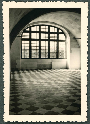 Château du Grand-Pressigny : vue intérieure, fenêtre.