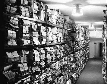 Les rayonnages d'archives en 1954