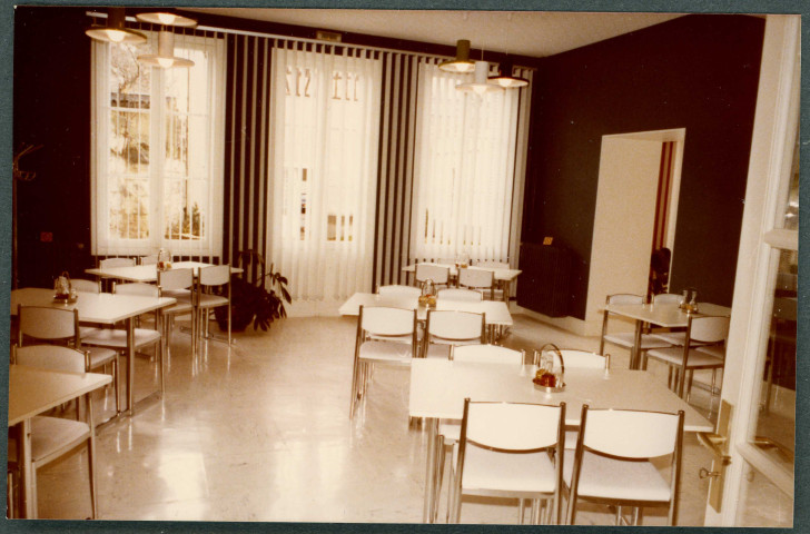 Tours, préfecture, restaurant : salle de restauration.