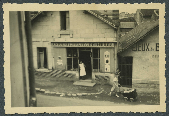 Loudun (Vienne). Epicerie.