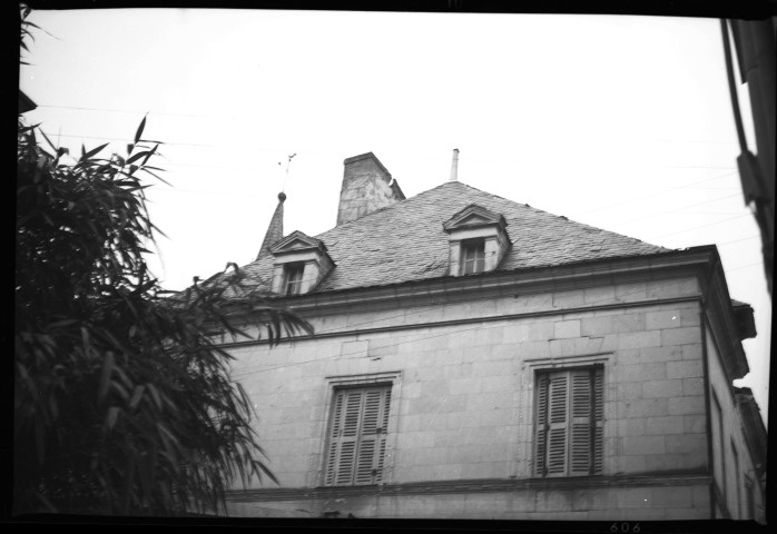 Chinon, rue du Palais et rue Beaurepaire. Maison. Aménagement. Architecte : Emile Coutier. Propriétaire : M. Guitton. Pièces écrites.