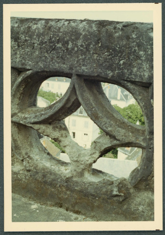 Citadelle de Loches, logis royal : détail du parapet (2/2).