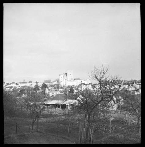 Chinon, parc Tisserand. Lycée François Rabelais. Construction. Dossier des cahiers des charges et devis descriptif. Architectes : Emile Coutier ; H. Madelain. Commanditaire : Ministère de l'Education nationale. Pièces écrites.