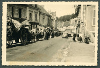 Civils au cours de l'exode, à Château-Renault.