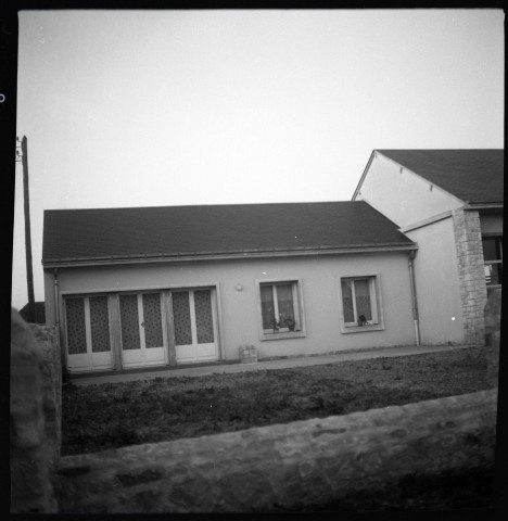 Bridoré. Groupe scolaire et logement du directeur. Extension. Les plans sont conçus sur la base d'un projet-type des architectes, Paul Chalumeau et Jacques Barthélémy. Architecte : Emile Coutier. Propriétaire : Commune de Bridoré. Pièces écrites.