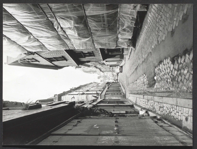 Rue du Change, photo prise de la place Plumereau, vue direction du sud.