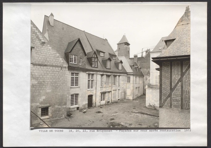 18, 20, 22 rue Briçonnet, façades sur cour après restauration.