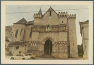 Candes-Saint-Martin, église : façade, entrée principale.