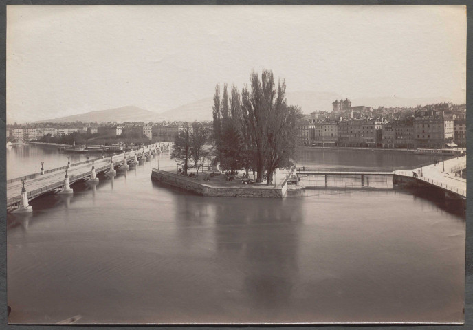 Suisse. Genève, île Rousseau et pont du Mont-Blanc.
