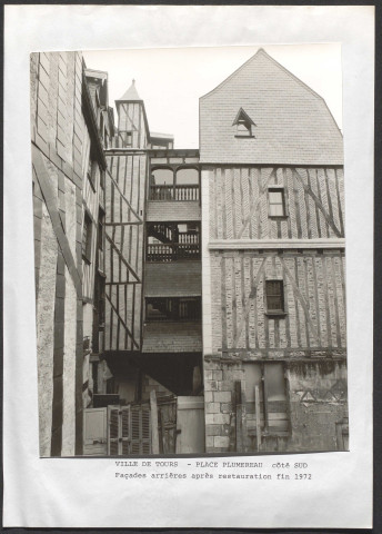 Place Plumereau côté sud, façade arrière après restauration.