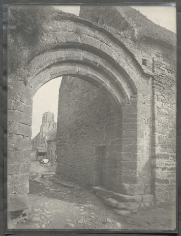 Regnéville-sur-Mer (Manche). L'église.