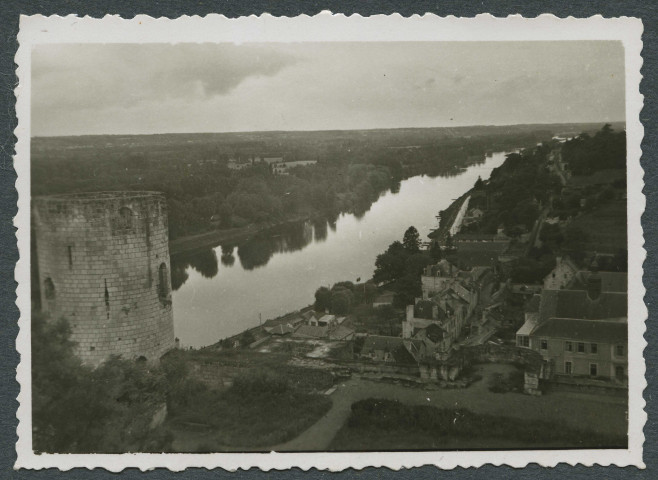 Chinon (Indre-et-Loire), la ville prise des remparts du Château.