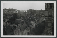 Blois (Loir-et-Cher). Colonne motorisée de l'armée allemande sur un pont de bateaux.