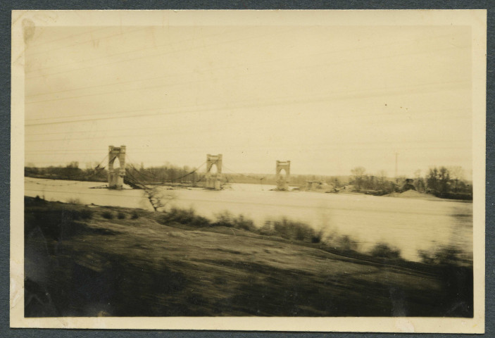 Langeais (Indre-et-Loire). Pont de Langeais détruit.