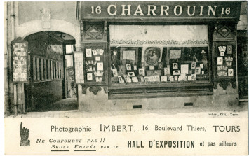Carte postale représentant la boutique du photographe Imbert à Tours (Cote AD37 : 10 Fi 261/1789)
