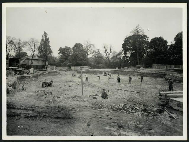 Muséum national d'histoire naturelle, Paris. - Construction d'une nouvelle singerie.