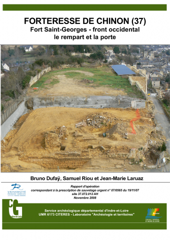 Forteresse de Chinon, le fort Saint-Georges. Front occidental : le rempart et la porte