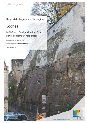 Loches, le château. Dévégétalisation d'une protion du rempart nord-ouest